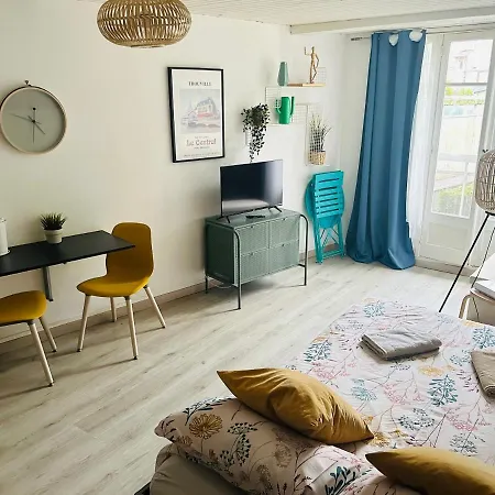 Joli Studio Meuble Tout Confort Sur Mer شقة